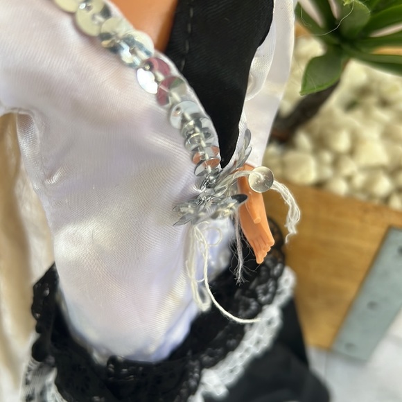 1970’s Barbie long hair and evening dress - Picture 5 of 8